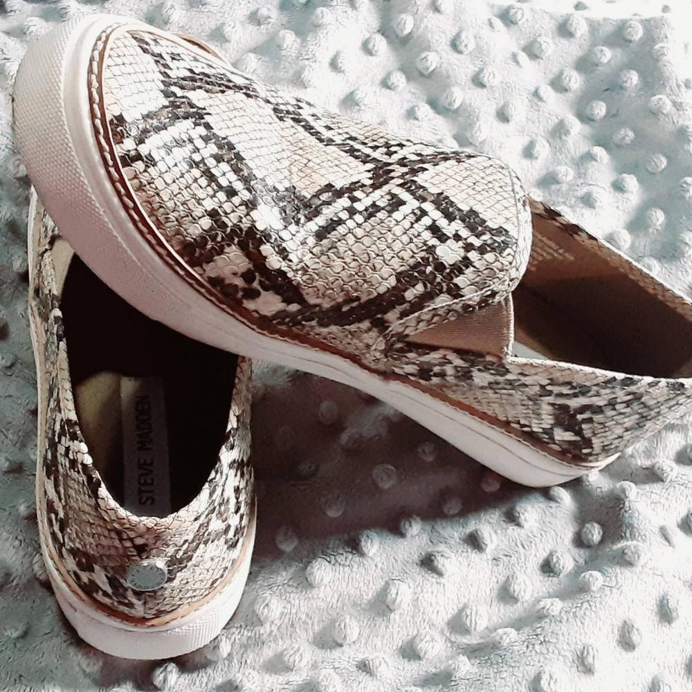 Steve Madden size 8.5 slip on shoes.